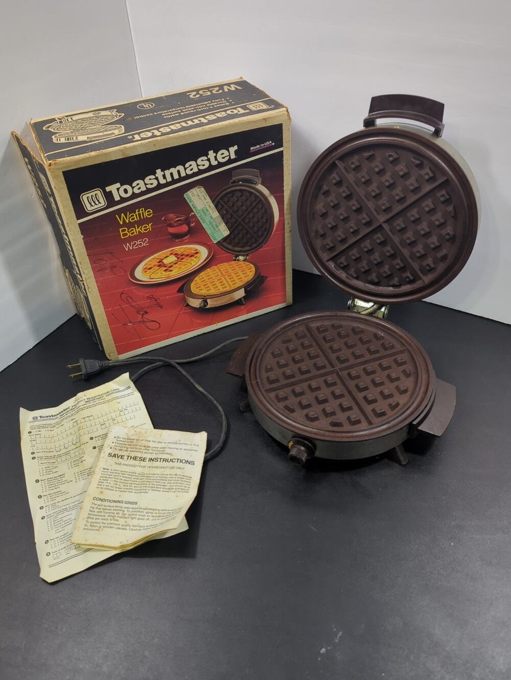 Vintage Toastmaster Waffle Baker Maker W252 W252F Retro With Original Box